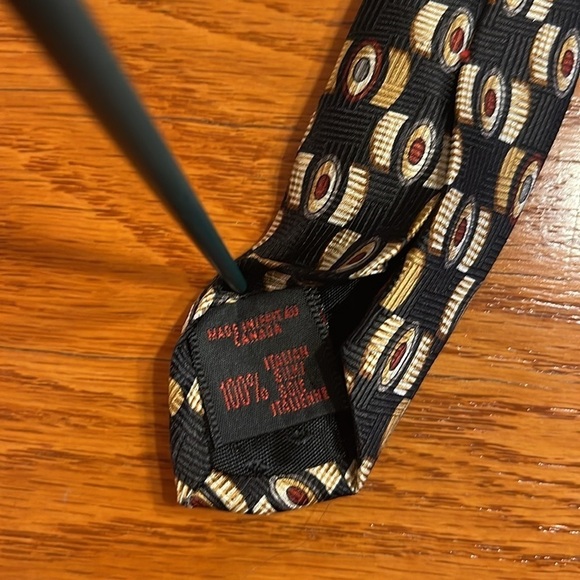 Chaps Ralph Lauren 100% Silk Tie | Black Gold Geometric | 4” x 60” - Picture 3 of 5